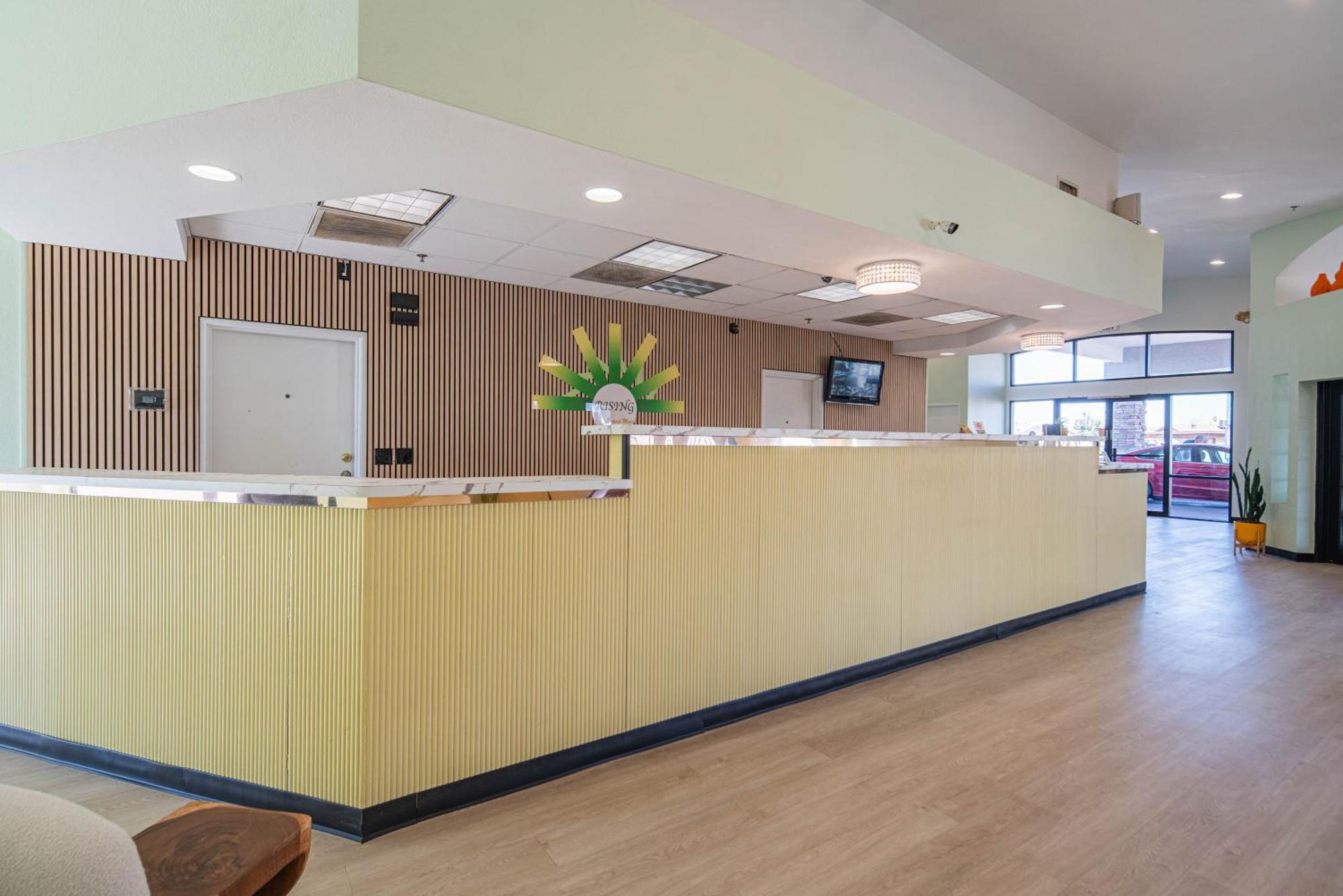 Hotel Rising Phoenix Extérieur photo